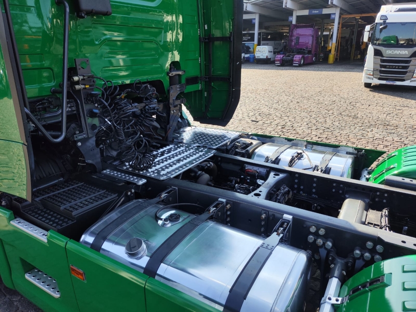 scania r450 6x2 verde