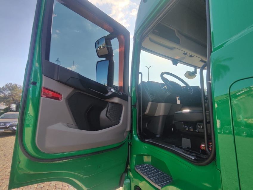 scania r450 6x2 verde
