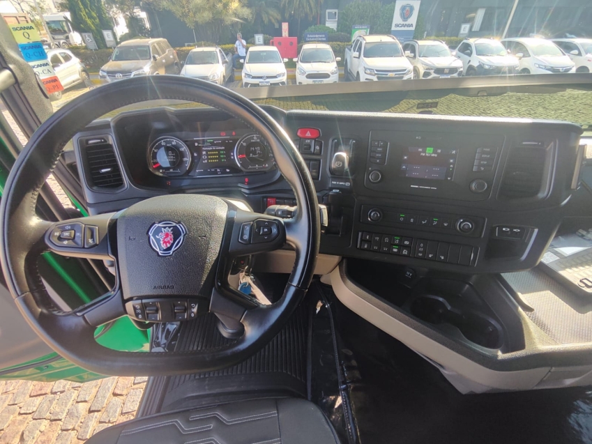 scania r450 6x2 verde