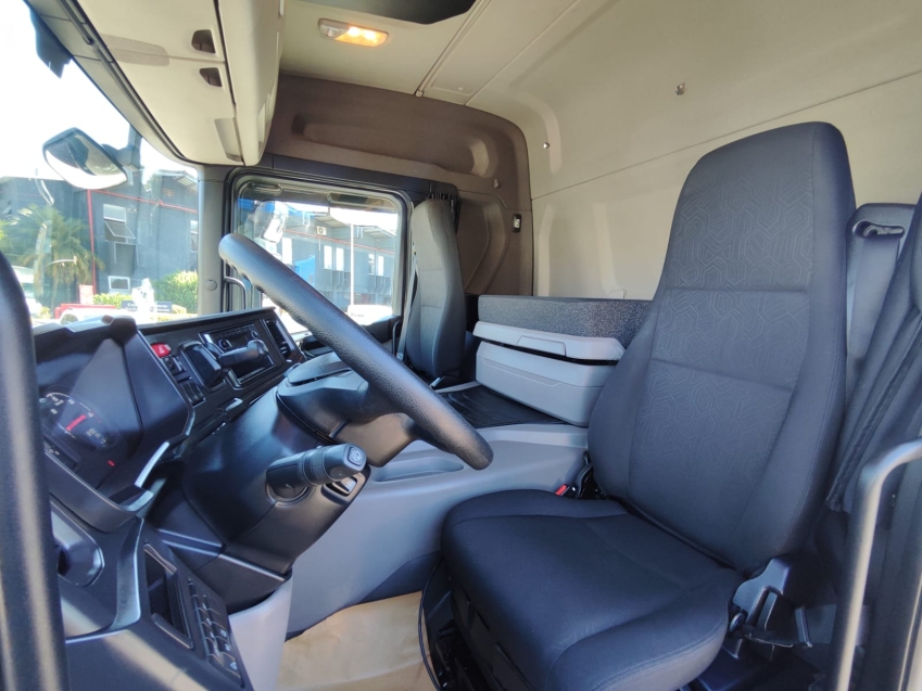 scania p280 b6x2 branco