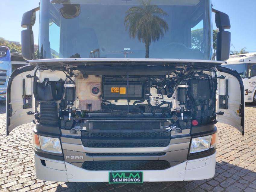scania p280 b6x2 branco