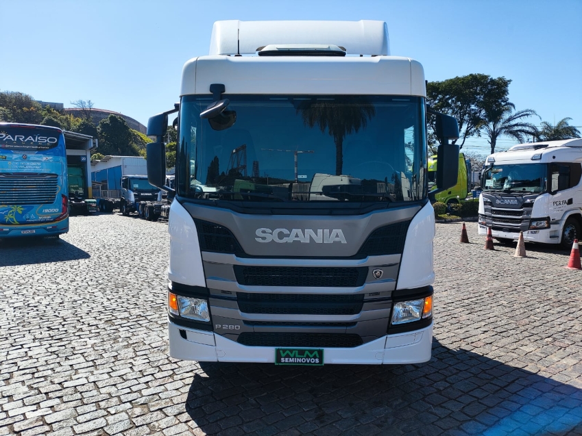 scania p280 b6x2 branco