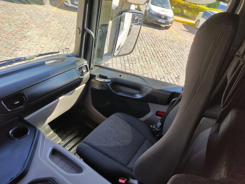 scania p280 b6x2 branco