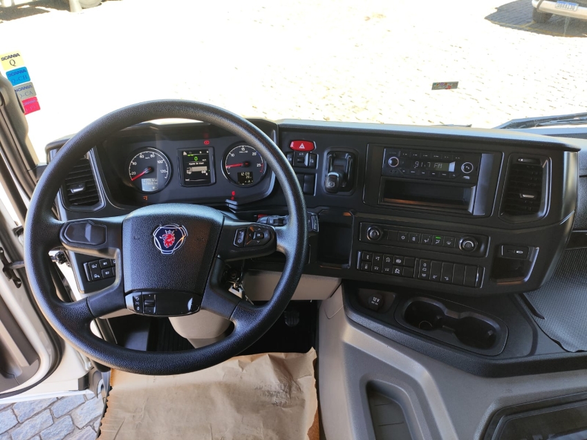 scania p280 b6x2 branco