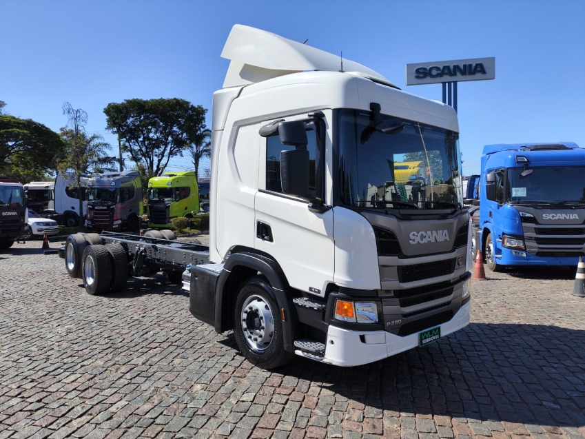 scania p280 b6x2 branco