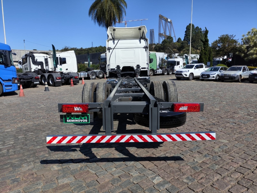 scania p280 b6x2 branco