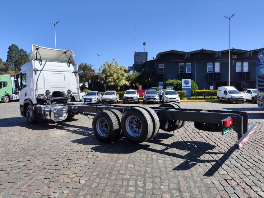scania p280 b6x2 branco