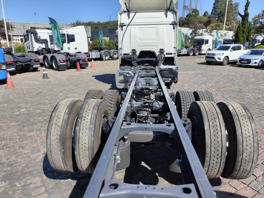 scania p280 b6x2 branco