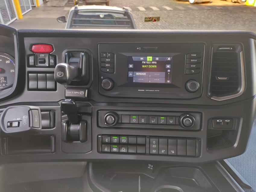 scania g370 4x2 roxo