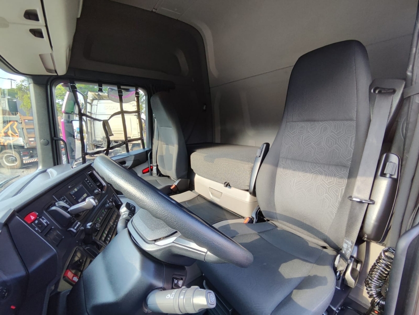 scania g370 4x2 roxo