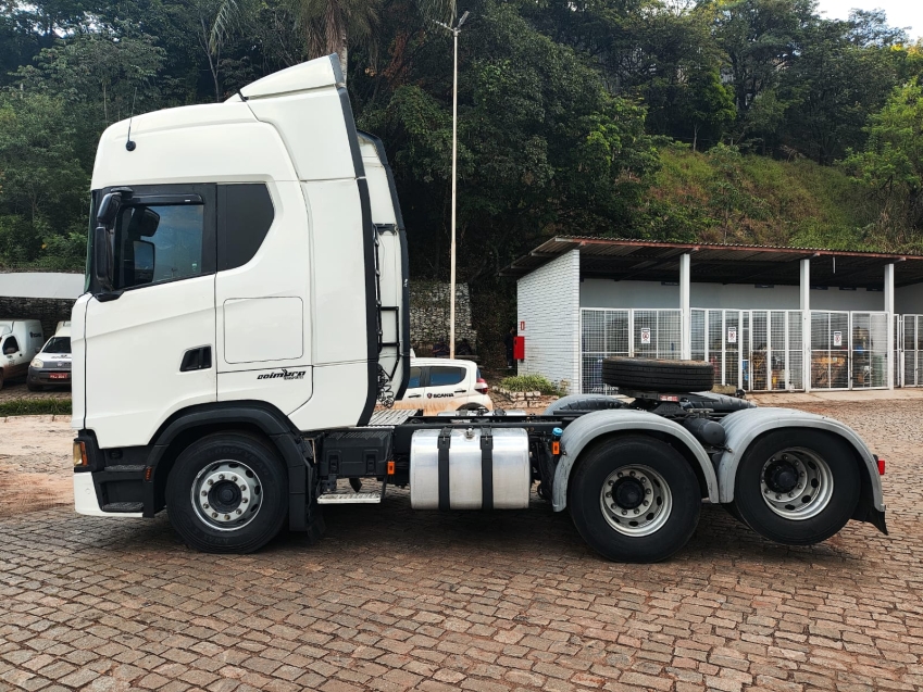 scania s450 a6x2 branco