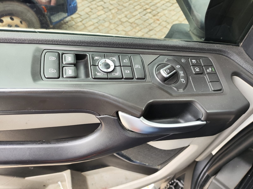 scania s450 a6x2 branco