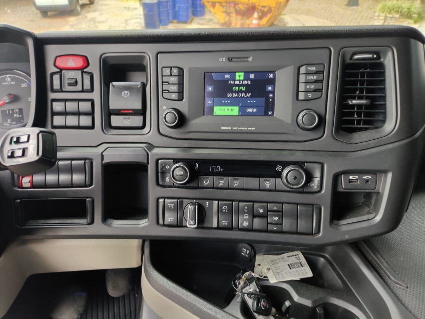 scania s450 a6x2 branco