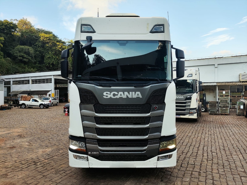 scania s450 a6x2 branco