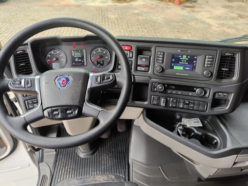 scania s450 a6x2 branco