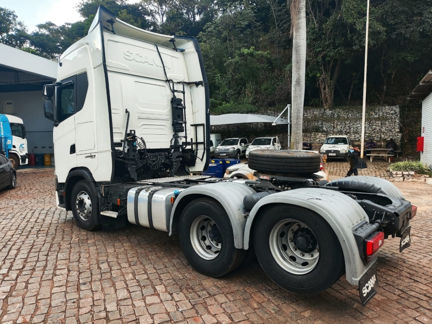 scania s450 a6x2 branco