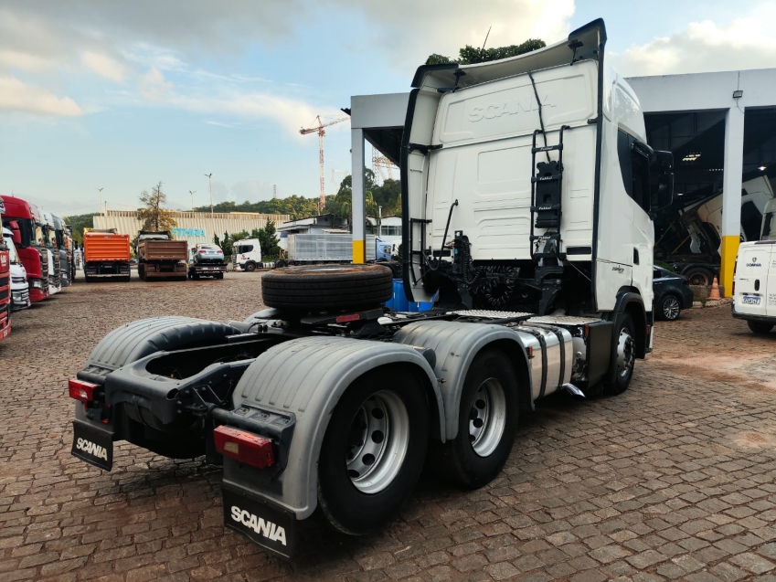 scania s450 a6x2 branco