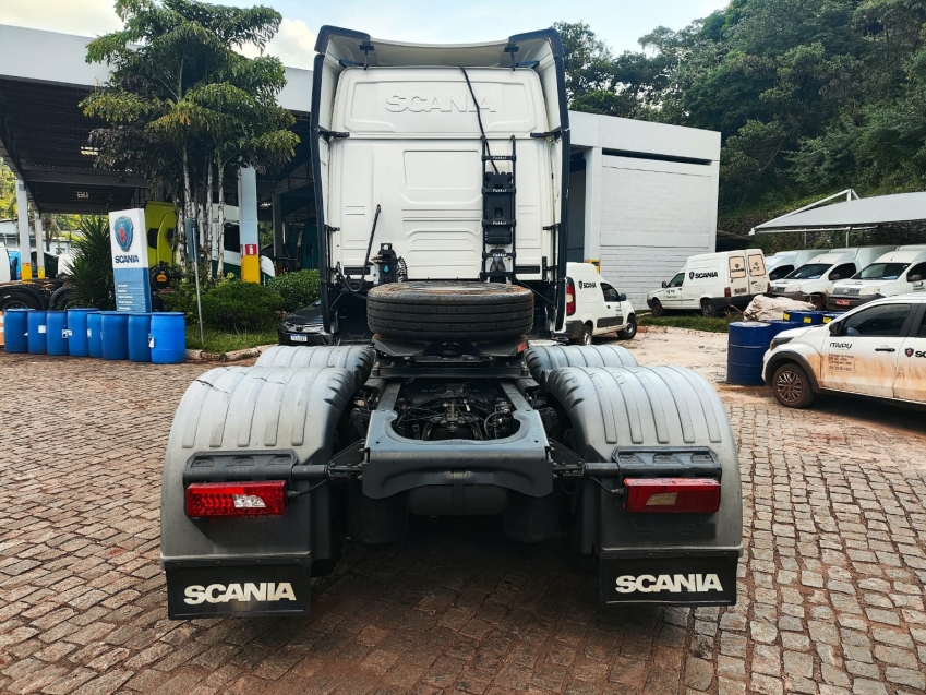 scania s450 a6x2 branco