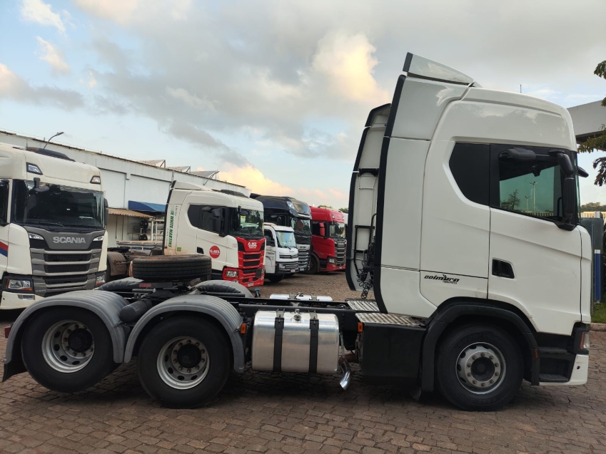 scania s450 a6x2 branco