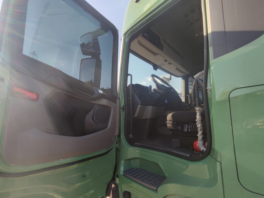 scania r560 a6x4 verde