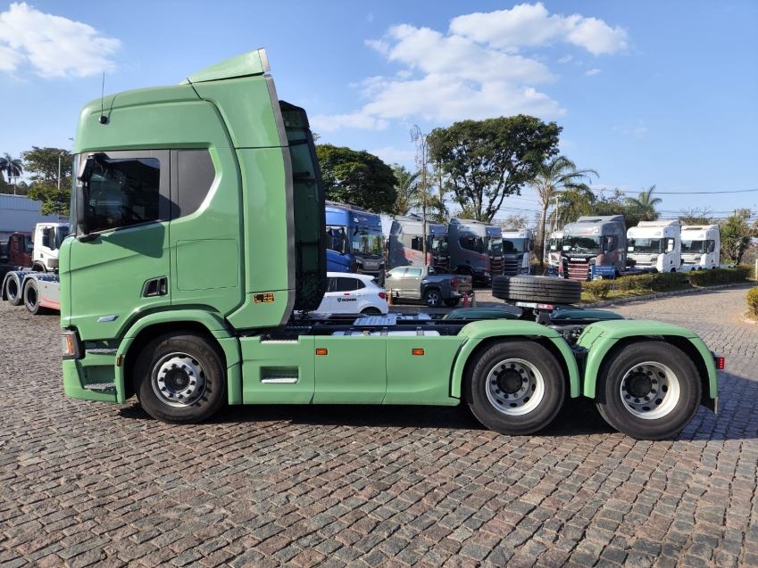 scania r560 a6x4 verde