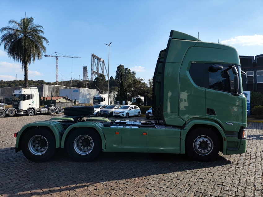 scania r560 a6x4 verde