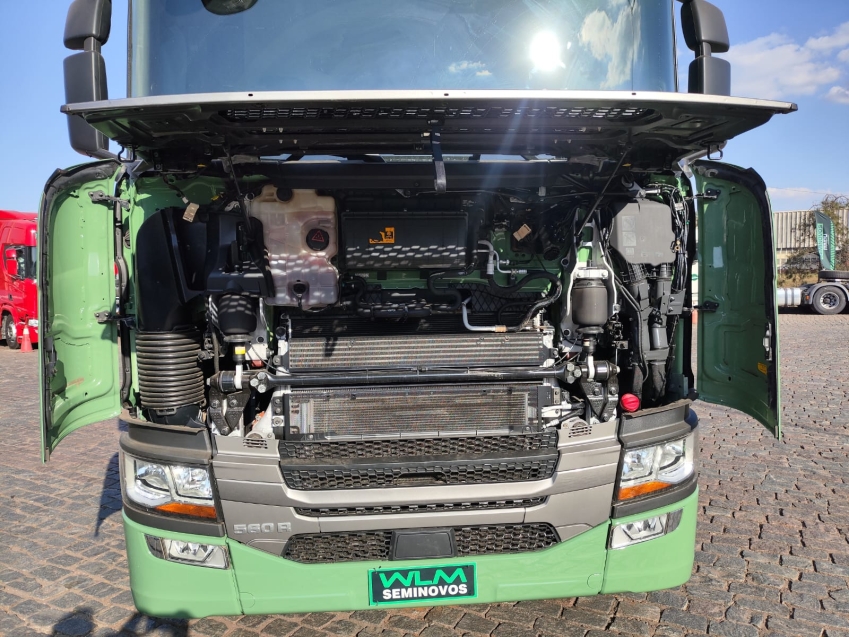 scania r560 a6x4 verde
