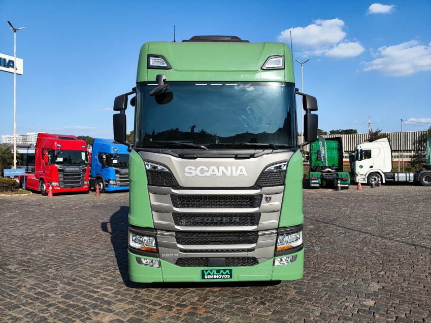 scania r560 a6x4 verde