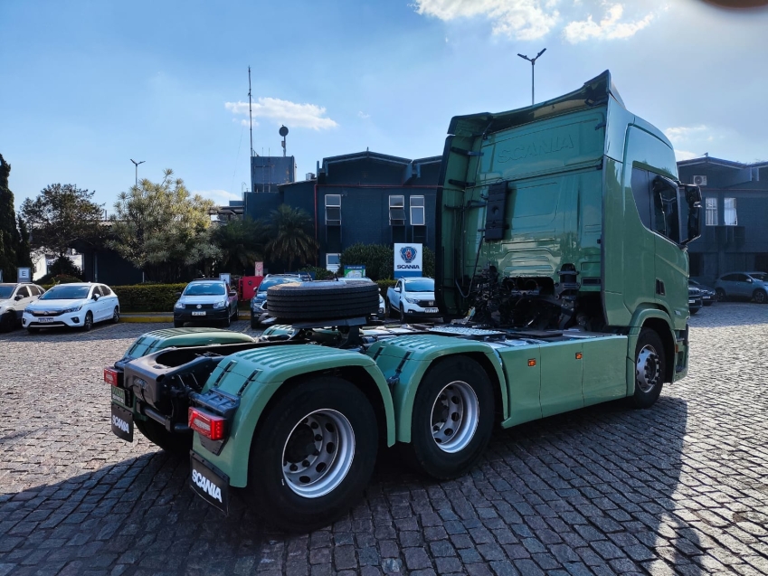 scania r560 a6x4 verde