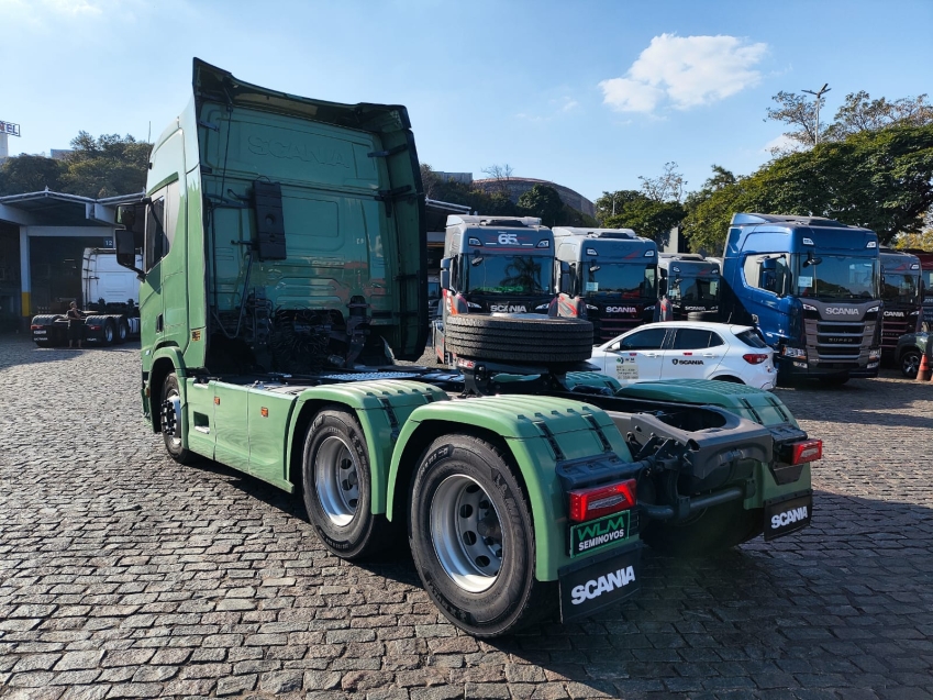 scania r560 a6x4 verde