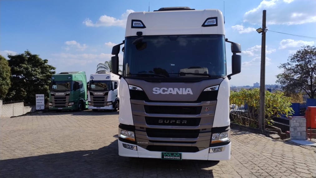 scania r560 a6x4 branco