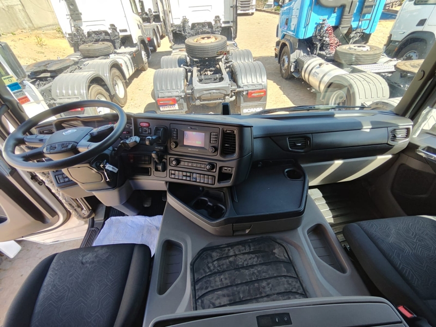 scania g370 a6x2 branco