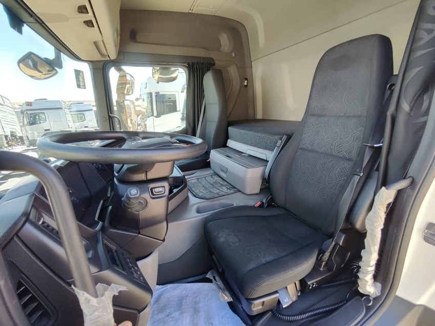 scania g370 a6x2 branco