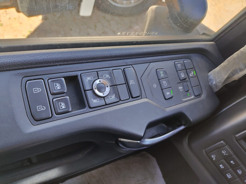scania g370 a6x2 branco