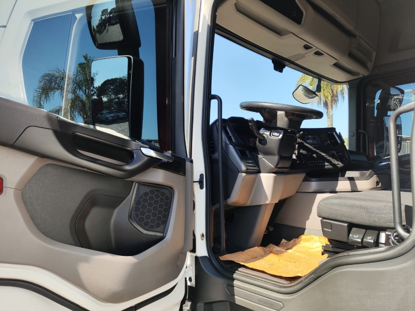 scania g370 a6x2 branca
