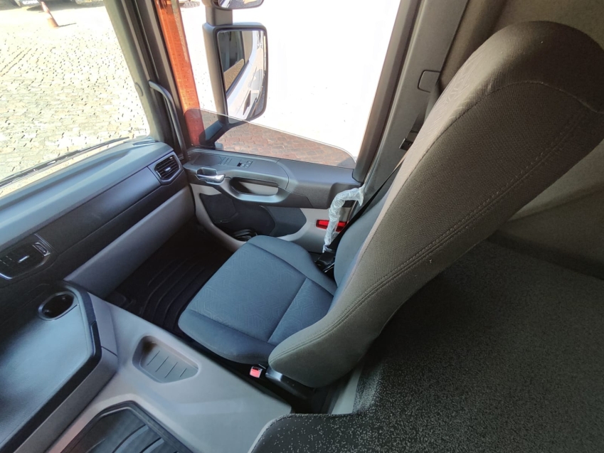 scania g370 a6x2 branca