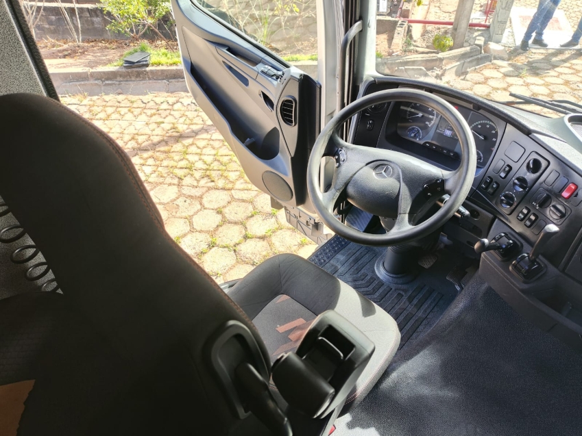 mercedes bens axor 2536 prata