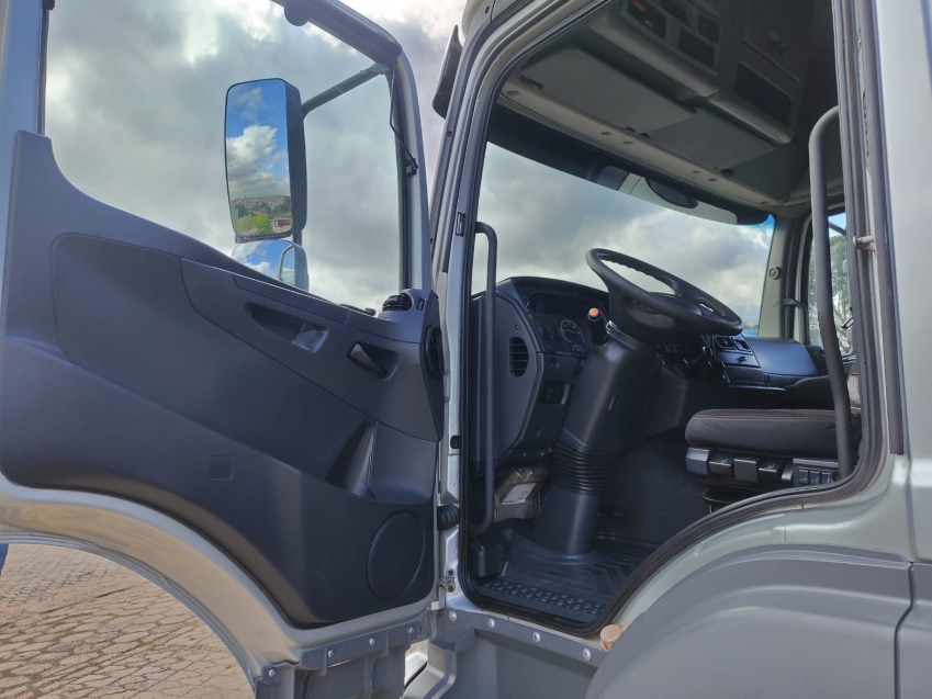 mercedes bens axor 2536 prata