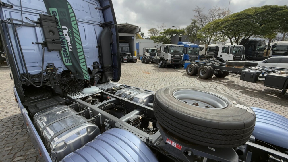 scania r450 a6x2 azul