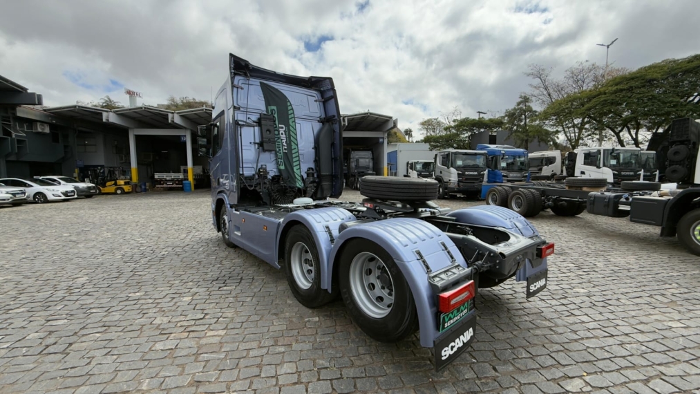 scania r450 a6x2 azul