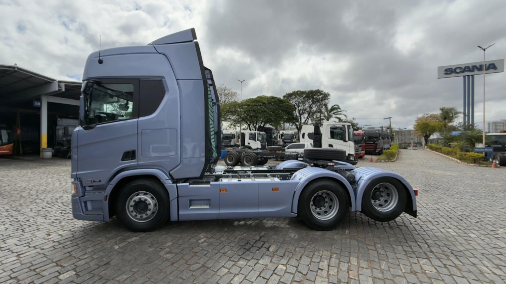scania r450 a6x2 azul