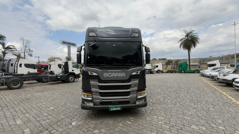scania g360 b8x2 cinza