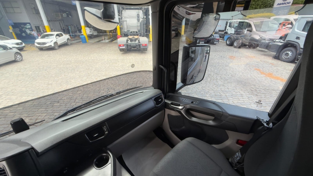 scania g360 b8x2 cinza