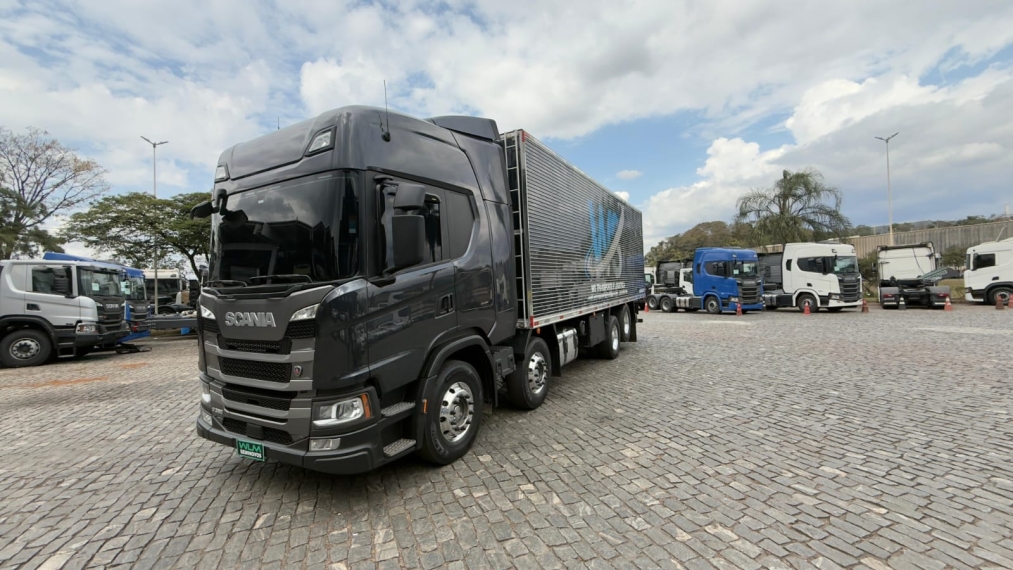 scania g360 b8x2 cinza