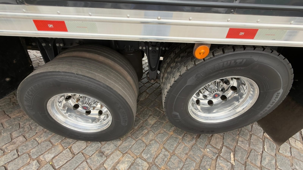 scania g360 b8x2 cinza