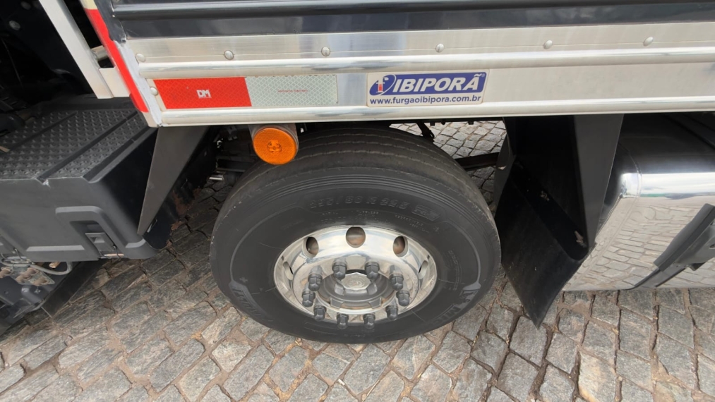 scania g360 b8x2 cinza