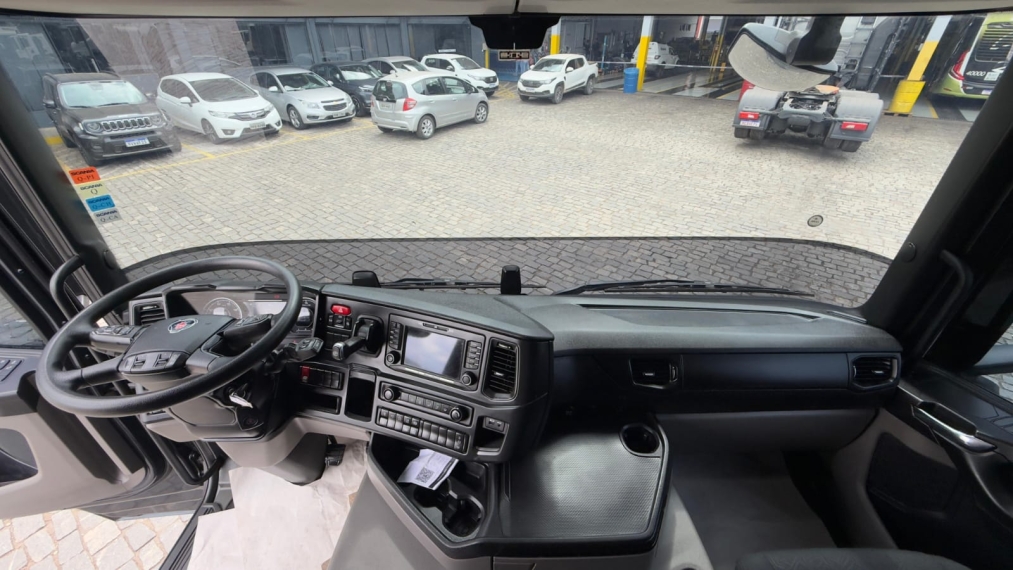 scania g360 b8x2 cinza
