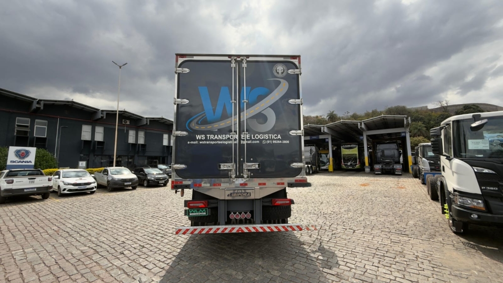 scania g360 b8x2 cinza