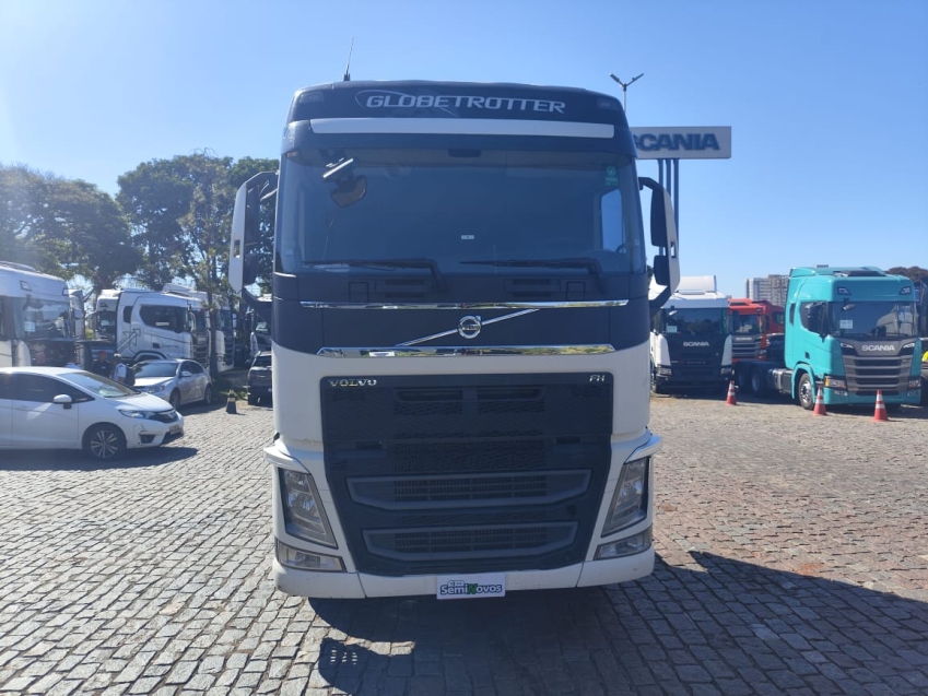 volvo fh 540 6x4 branco4