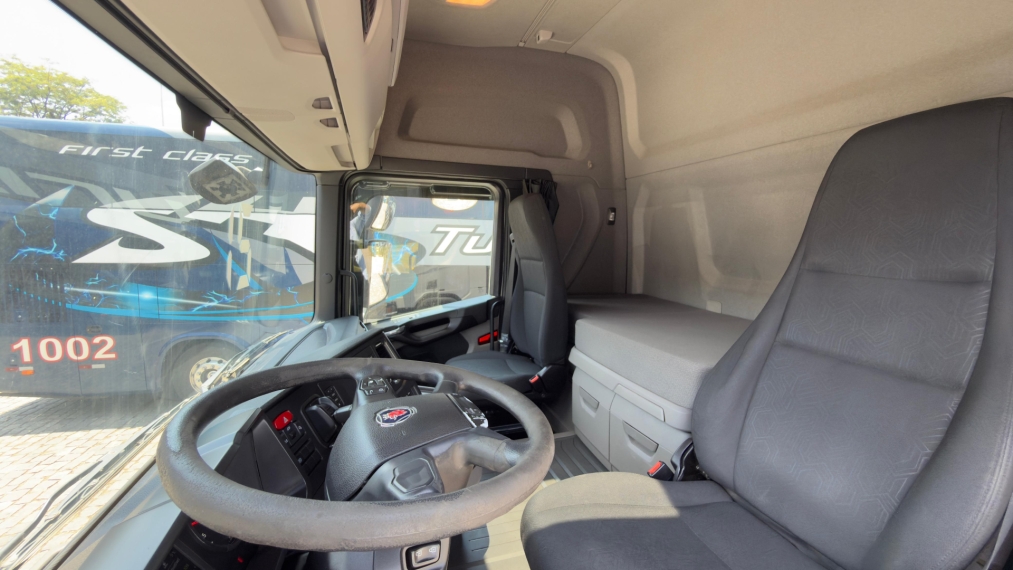 scania r450 6x2 branco 202113